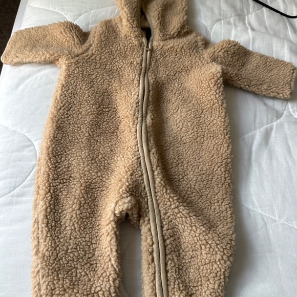 Baby Gap Soft Fleece Sherpa Bear Romper - 3-6 months - Picture 3 of 4